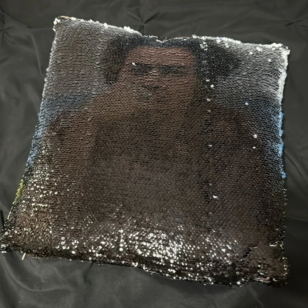 N/A sequin pillow
